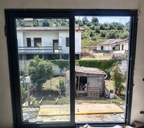 Scorrevole in antracite, appena posato