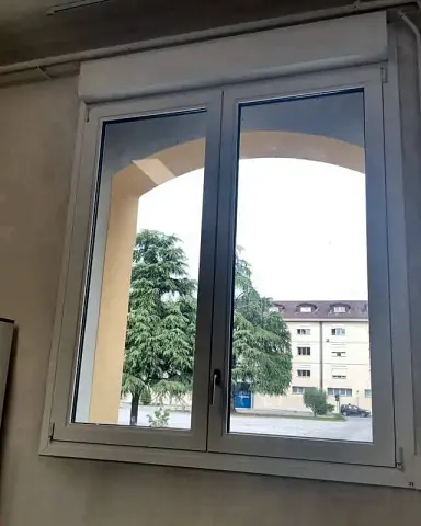 Finestra sotto arco, su misura