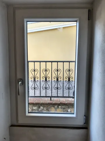 Finestra 1 anta in bianco, anta-ribalta